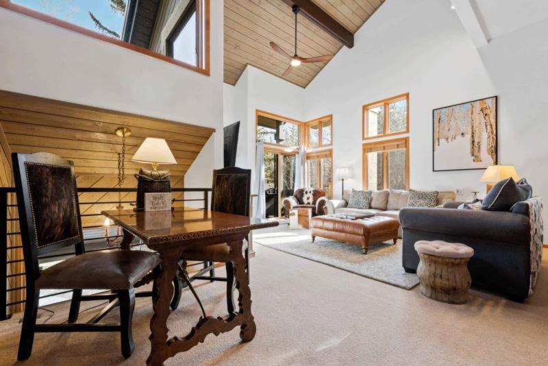 Ridgepoint Townhome 198 By East West Hospitality ビーバークリーク エクステリア 写真