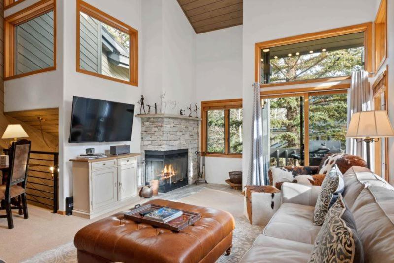 Ridgepoint Townhome 198 By East West Hospitality ビーバークリーク エクステリア 写真