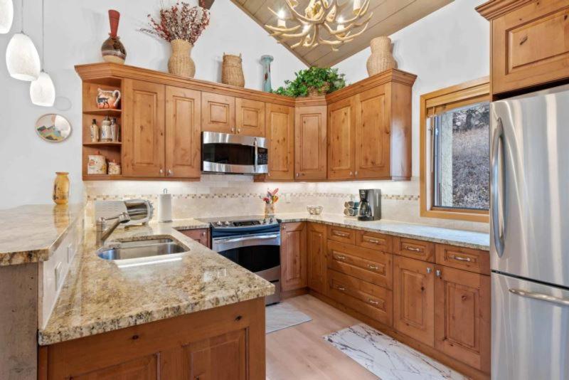 Ridgepoint Townhome 198 By East West Hospitality ビーバークリーク エクステリア 写真