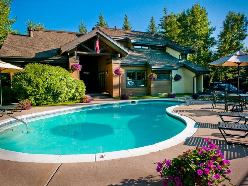 Ridgepoint Townhome 198 By East West Hospitality ビーバークリーク エクステリア 写真
