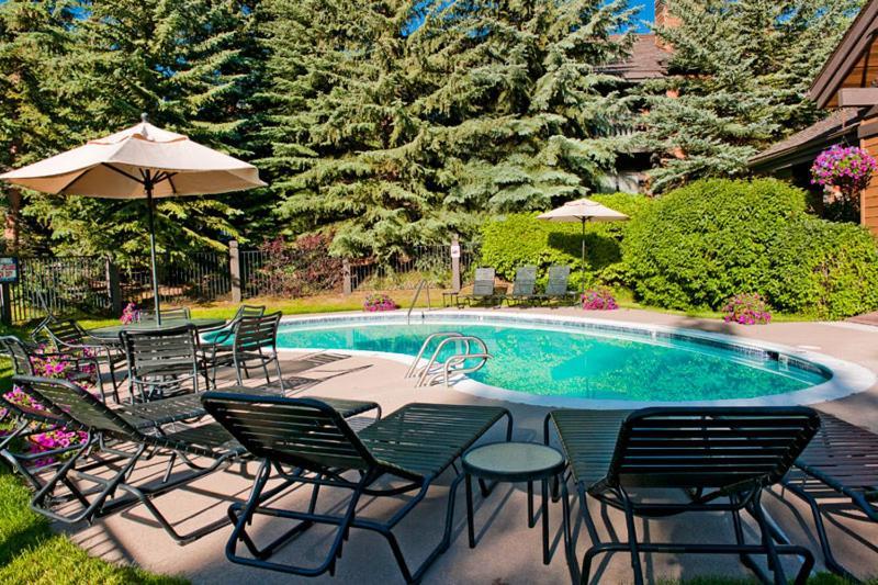 Ridgepoint Townhome 198 By East West Hospitality ビーバークリーク エクステリア 写真